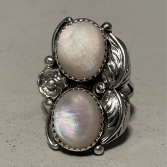 Ring Size 5.5 2 Mother of Pearl 10mm x 8mm Native Possibly Old Pawn Sterling Sil - Picture 1 of 14